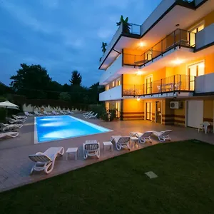 **** Aparthotel Ferretti Garda Palace Itálie